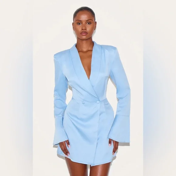 NWT PrettyLittleThing light blue double-breasted flute sleeve blazer dress. - Picture 1 of 3